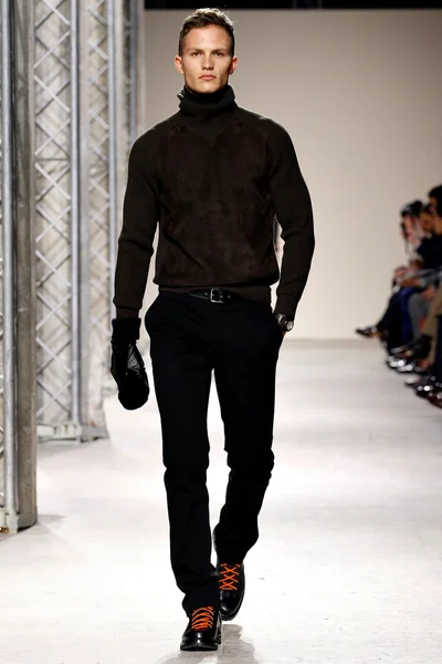 Look 25